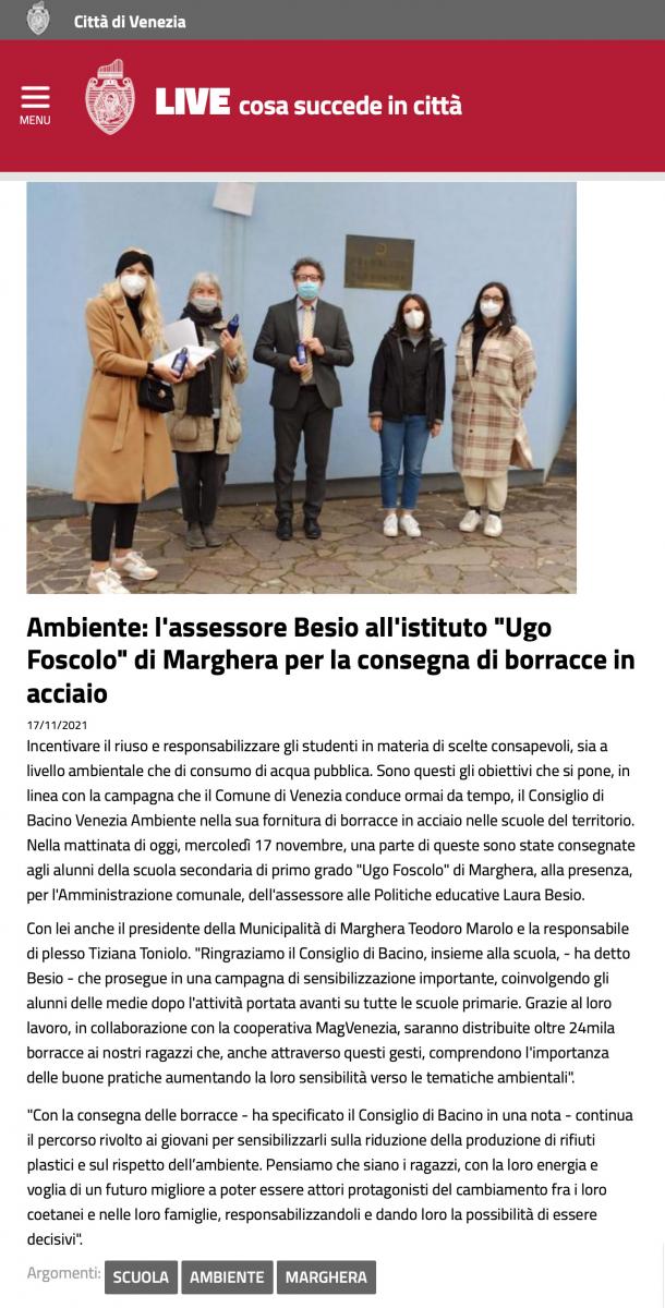 'assessore Besio all'istituto Foscolo di Marghera per la consegna delle borracce di Venezia Ambiente